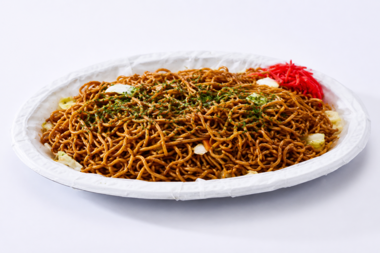 焼きそばを大皿に盛り付けた商品画像