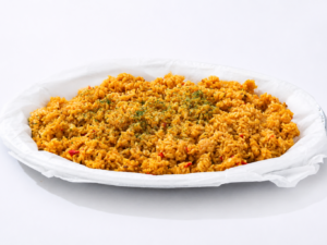 ボリュームアッププランに含まれるカレーピラフを大皿に盛り付けた商品画像
