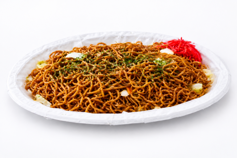 屋台風ソース焼きそばを大皿に盛り付けた商品画像