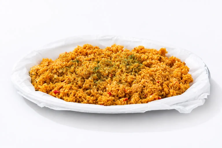ボリュームアッププランに含まれるカレーピラフを大皿に盛り付けた商品画像