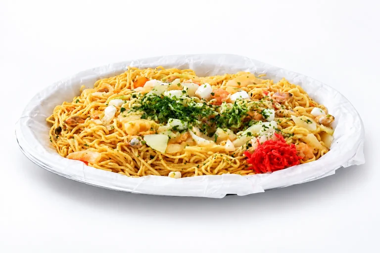 ボリュームアッププランに含まれる海鮮塩焼きそばを大皿に盛り付けた商品画像